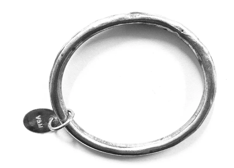 Ladies silver charm bracelets-Classic silver oval bangle