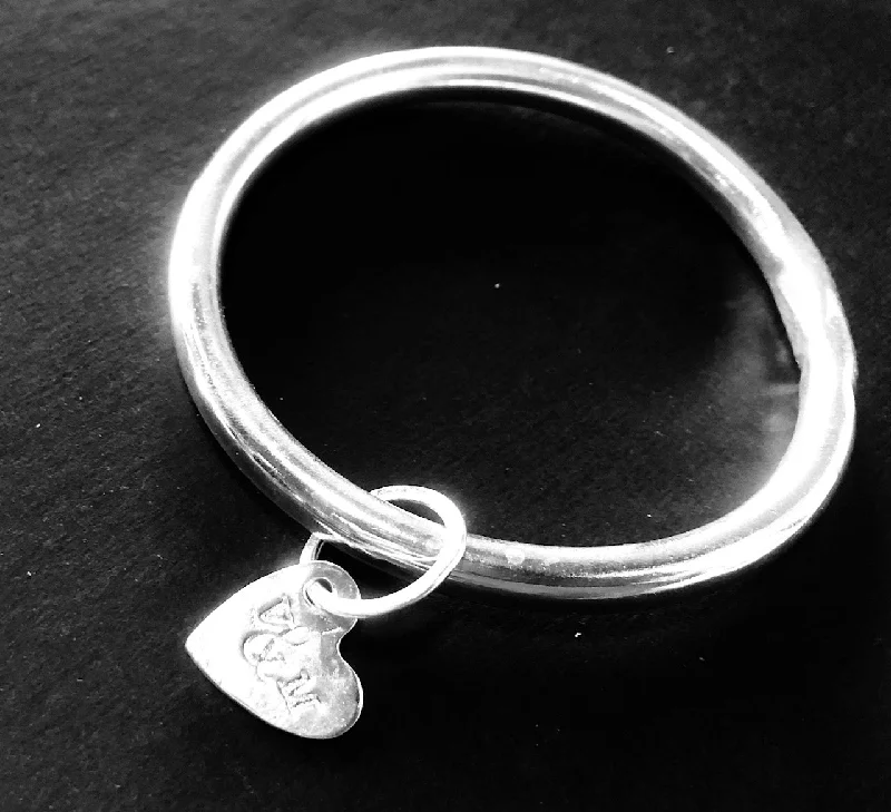 Ladies gemstone charm bracelets-Classic silver bangle with heart