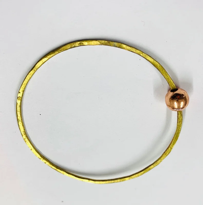 Ladies antique bangle bracelets-Thin brass bangle with bead