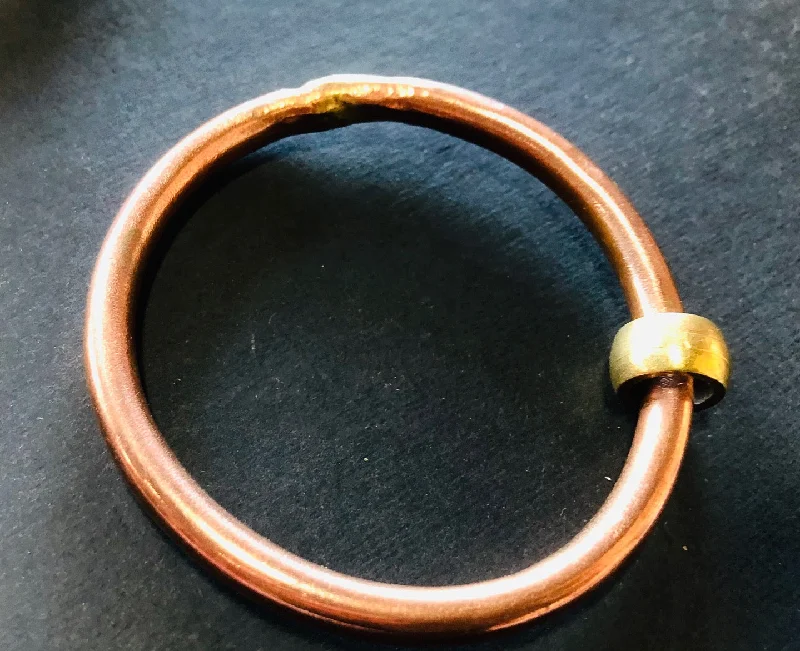 Ladies vintage bangles-Classic copper bangle with bead