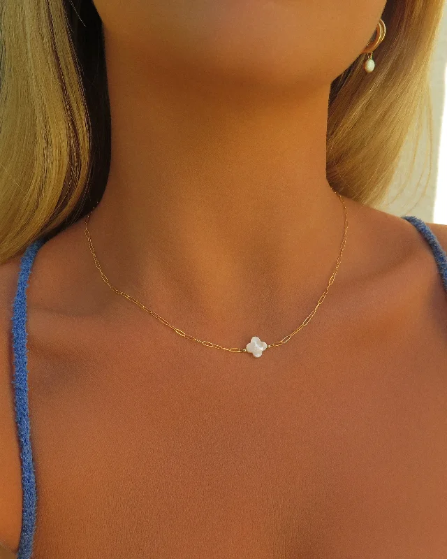 Ladies pendant necklaces-Thin Drawn Cable Chain White Clover Necklace