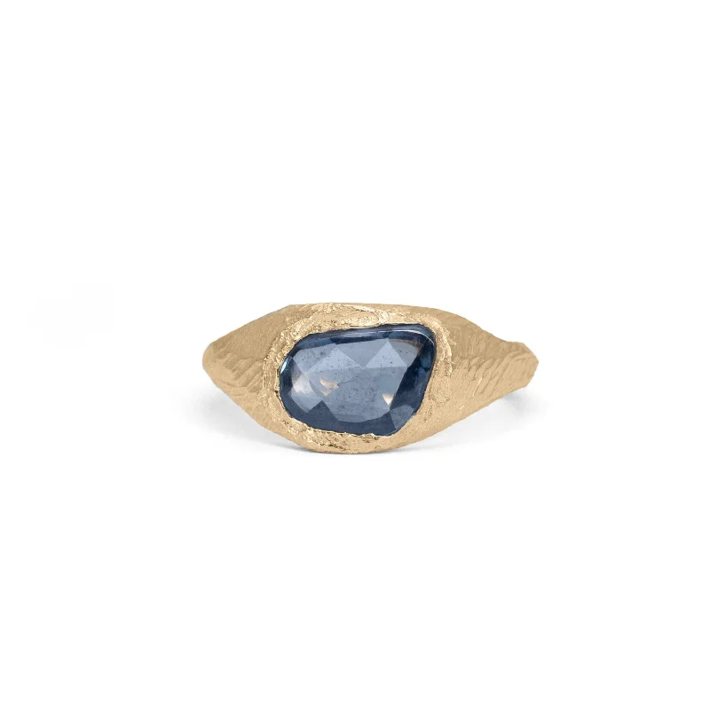 Ladies rings for men and women-18K Signet Ring in Blue Sapphire